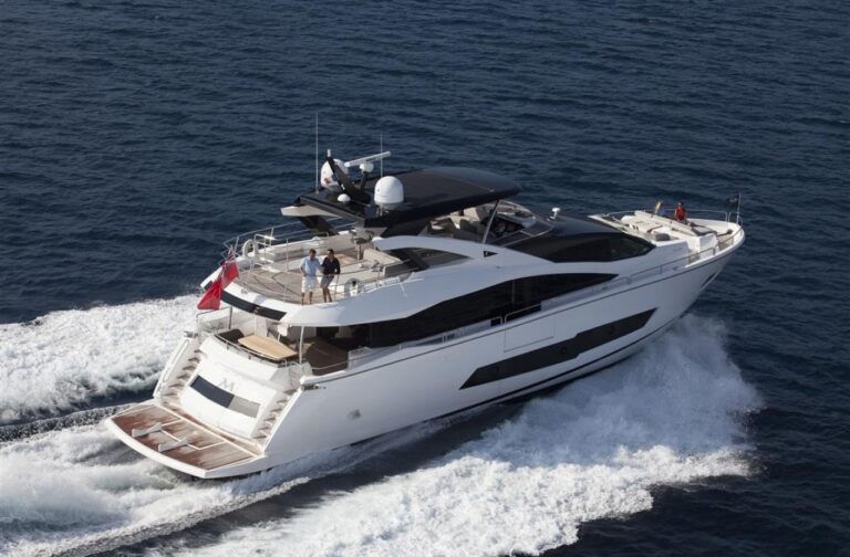INSOMNIA Sistership Exterior - Cruising