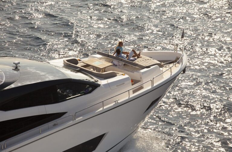 INSOMNIA Sistership Exterior - Foredeck