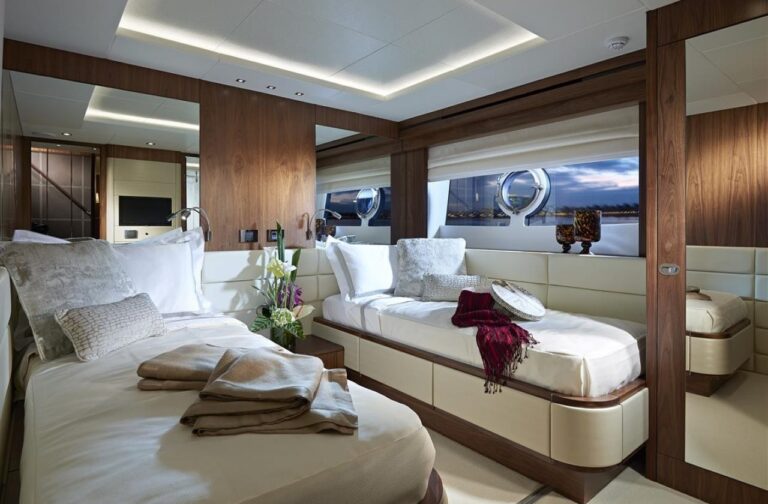 INSOMNIA Sistership Interior - Twin Cabin