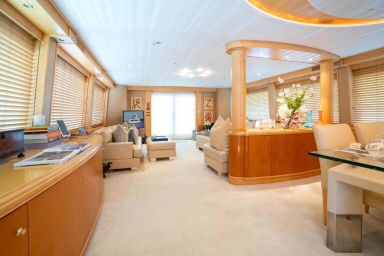 Main salon view aft