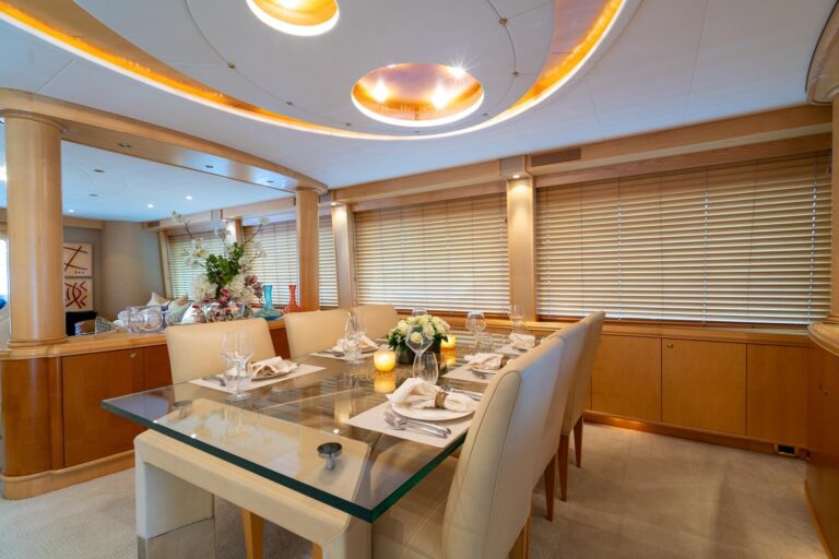 Main salon dining