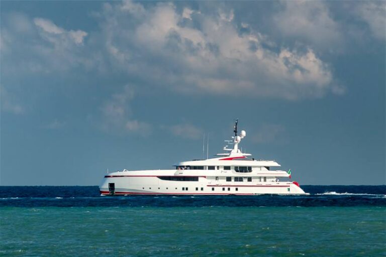 ISA 54M superyacht Forever One - Photo credit to Paolo Zitti