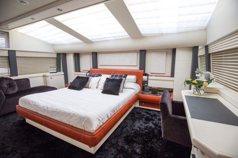 ISA Motor yacht SAMJA - Master cabin