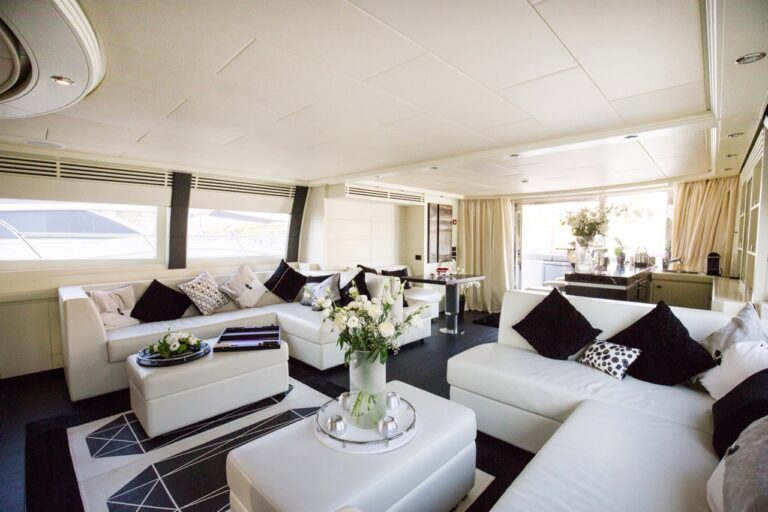 ISA Motor yacht SAMJA - Salon