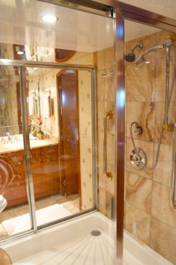 ISLAND GIRL - Master Ensuite
