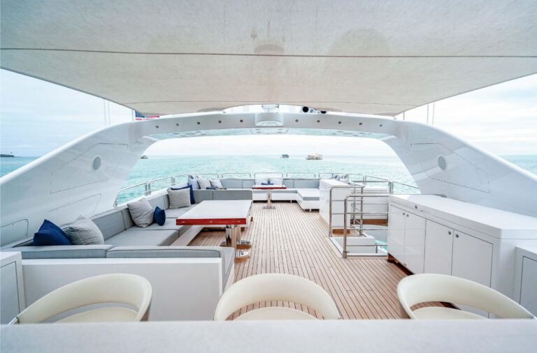 Incognito aft deck