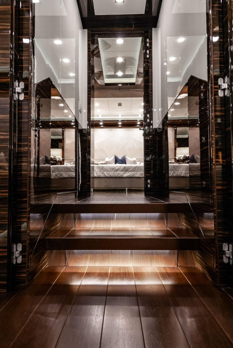 Incognito interior cabin
