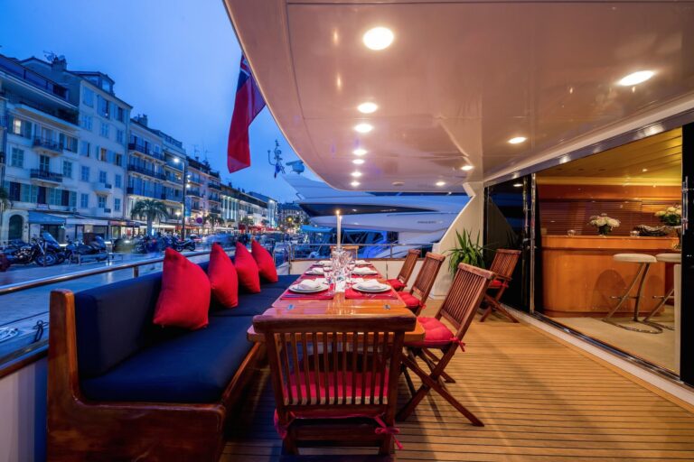Aft deck dining