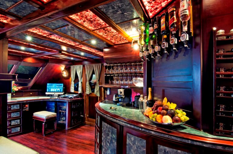 Salon with bar