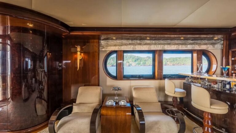 Interior Relaxation Area With Bar