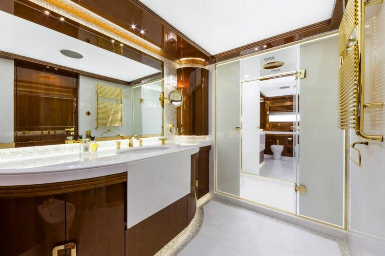 Interior of M:Y Vellmari - Copyright- Alberto Cocchi