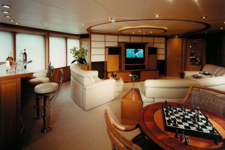 Interior_Bridge_Deck_Lounge