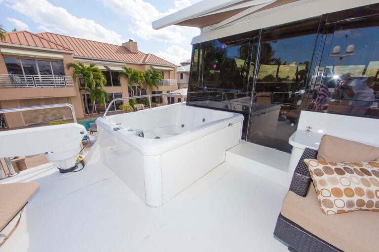 JACUZZI