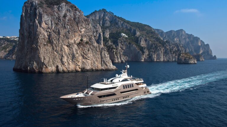 J'ADE Cruising In Capri In Italy - Mediterranean