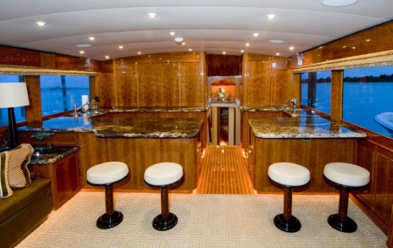 JB70 Yacht Ravaganza - Salon