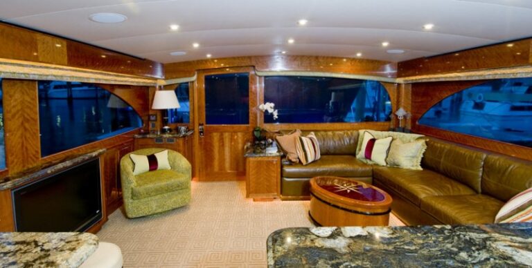 JB70 luxury yacht Ravaganza - Salon