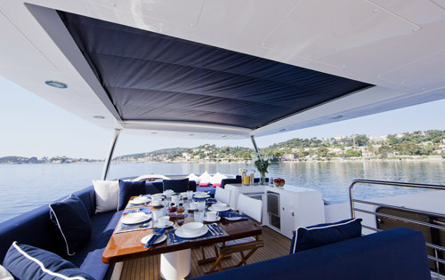 JEEL II - Flybridge Dining 2