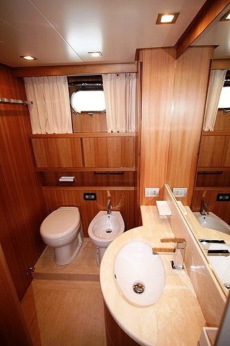 JENNY II Bathroom