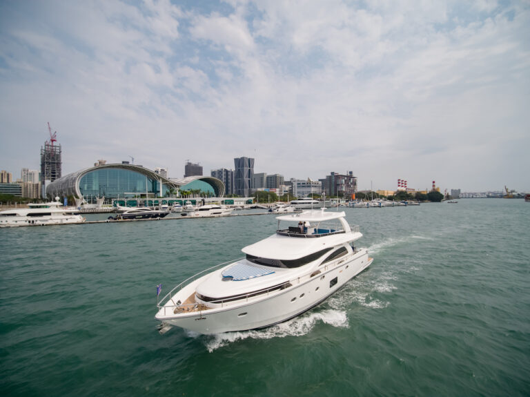 JOHNSON 80 Motor Yacht