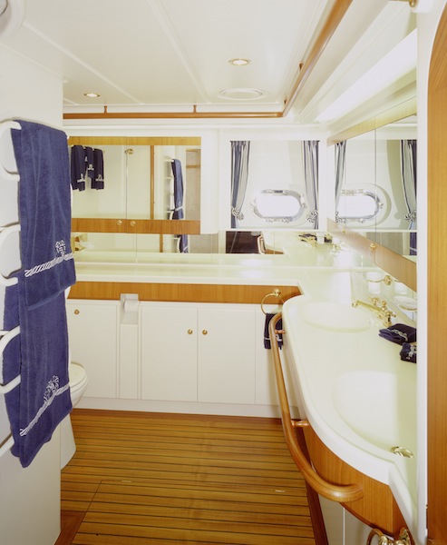 JONGERT - sailing yacht Passe Partout - bathroom