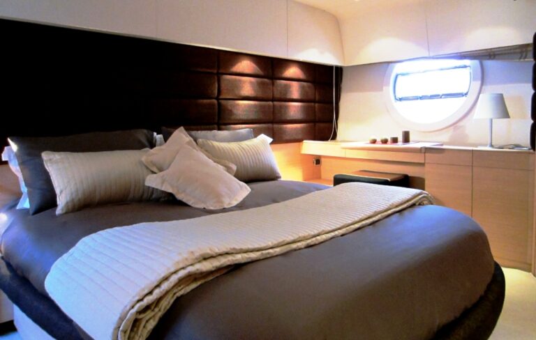 JR Master Cabin.