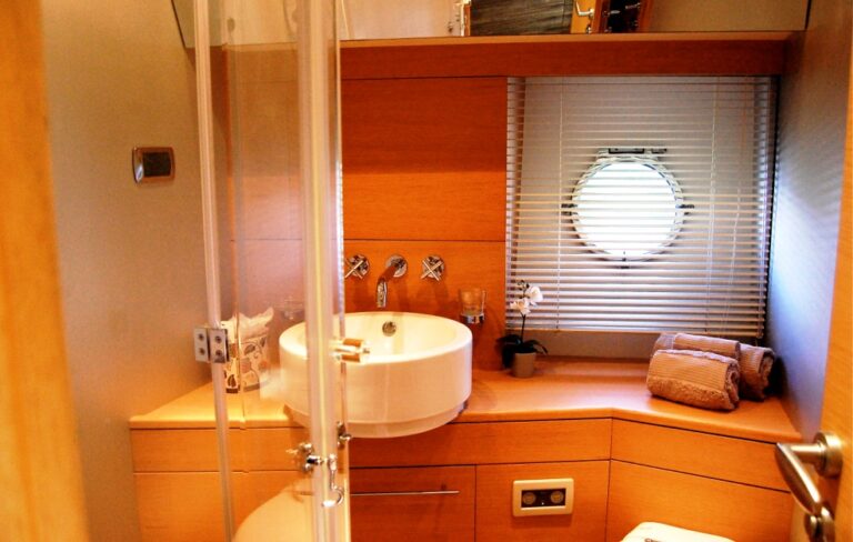 JR Twin Bathroom.