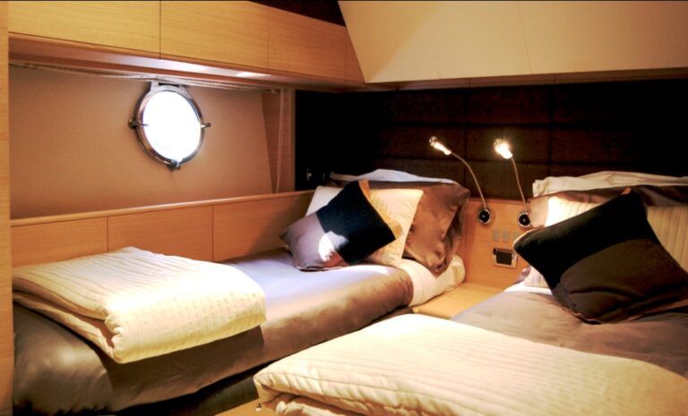 JR Twin Cabin.