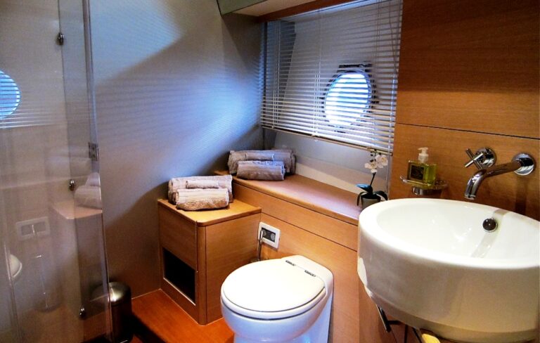 JR VIP Bathroom.