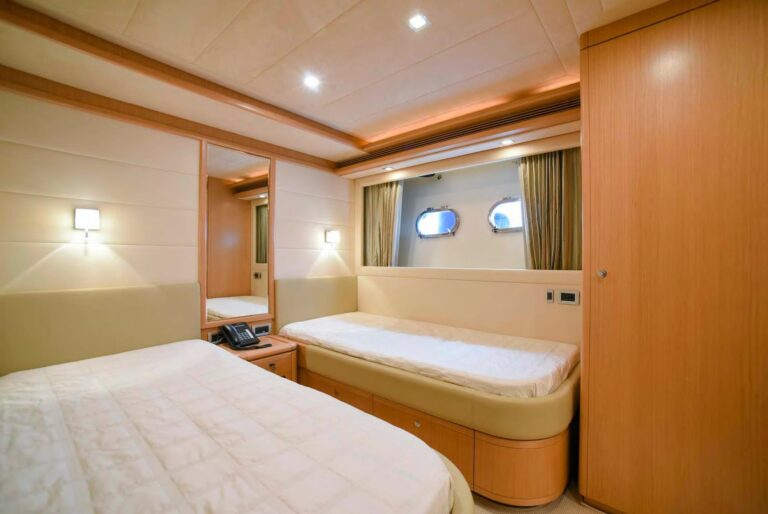 JULIE M - Guest twin cabin