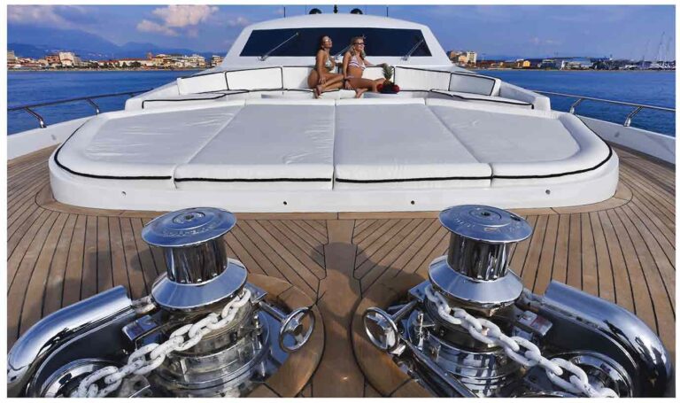 JaJaRo - Foredeck and sunpads