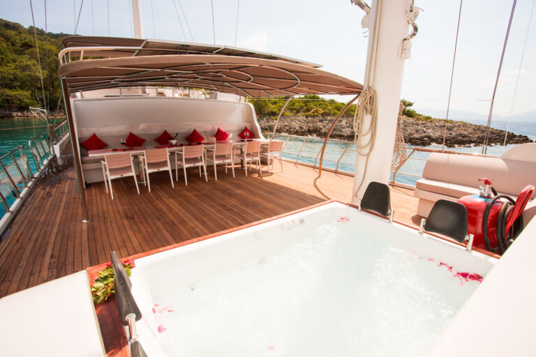 Jacuzzi And Dining
