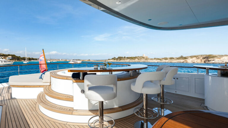 Jacuzzi Bar Area