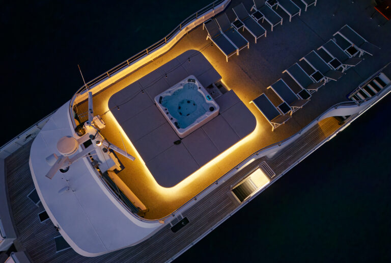 Jacuzzi By Night - © Ivanisevicivan