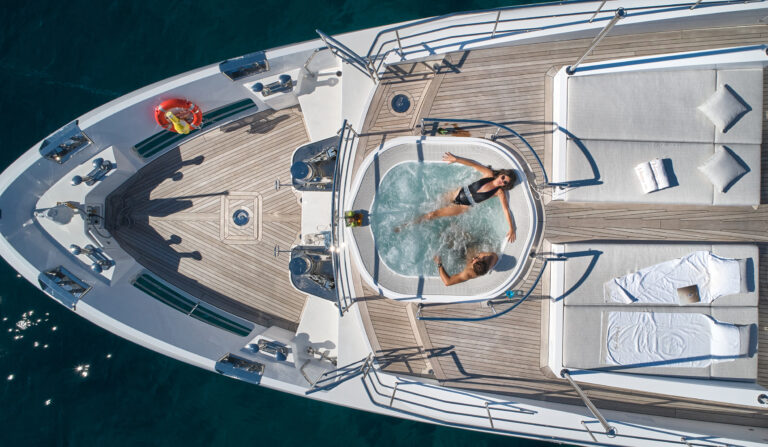 Jacuzzi Lifestyle Yacht