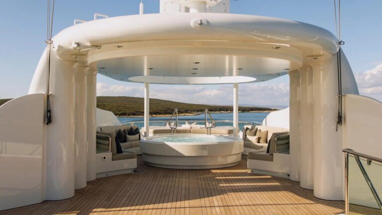 Jacuzzi - Top Deck