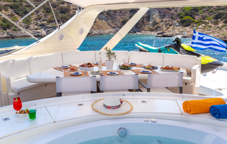 Jacuzzi With Alfresco Dining Area