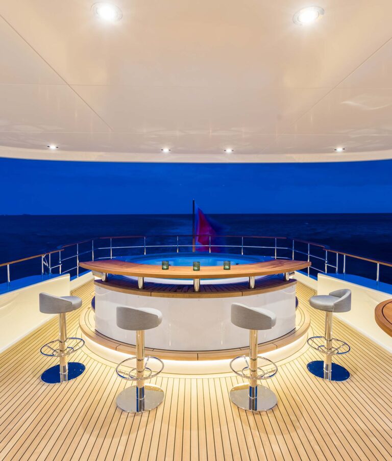 Jacuzzi With Bar