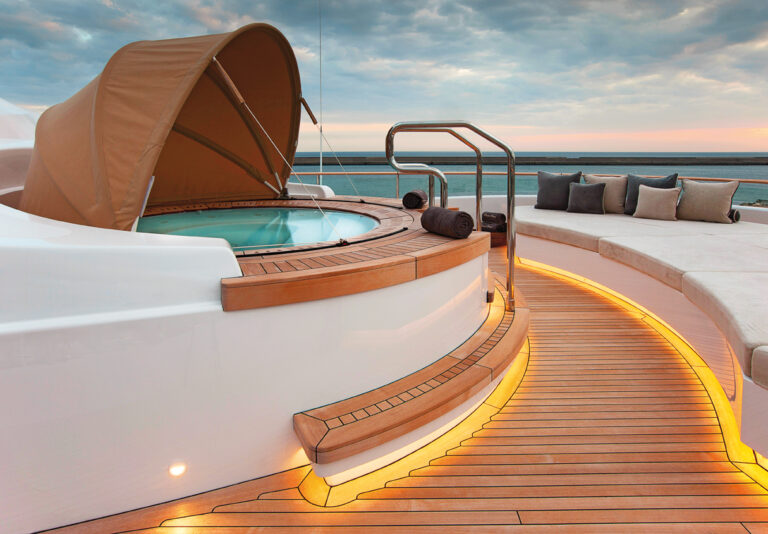Jacuzzi With Sunpads