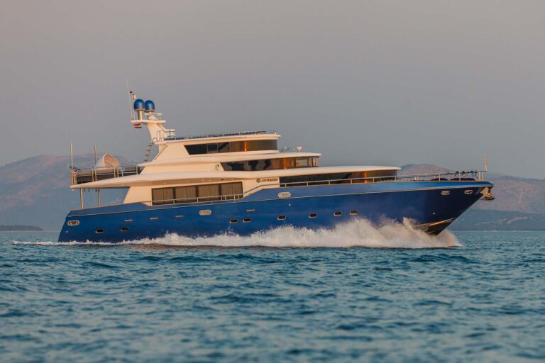 Johnson Baby Superyacht Running Profile