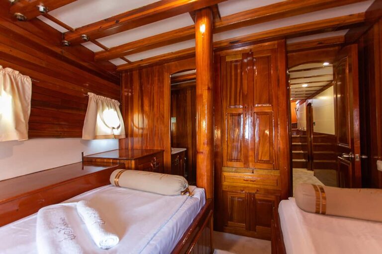 Twin guest cabin