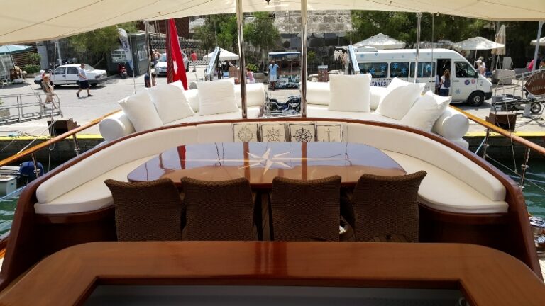 KAYA GUNERI PLUS - Aft deck view