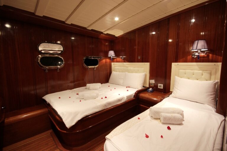 KAYA GUNERI PLUS - Twin cabin