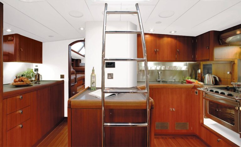 KEALOHA 8 - Galley