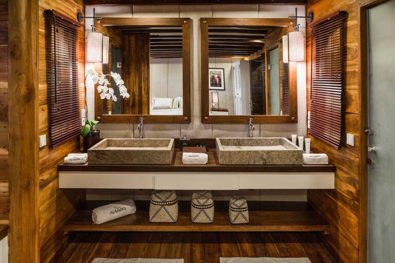 KOMODO Deluxe Suite Ensuite Bathroom