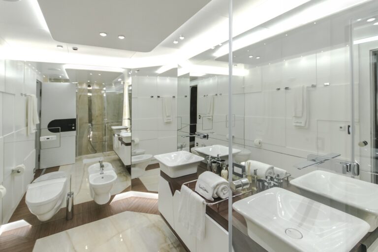 KATINA yacht - bathroom