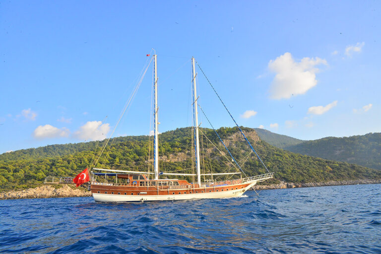 Kayhan 8 Cruising