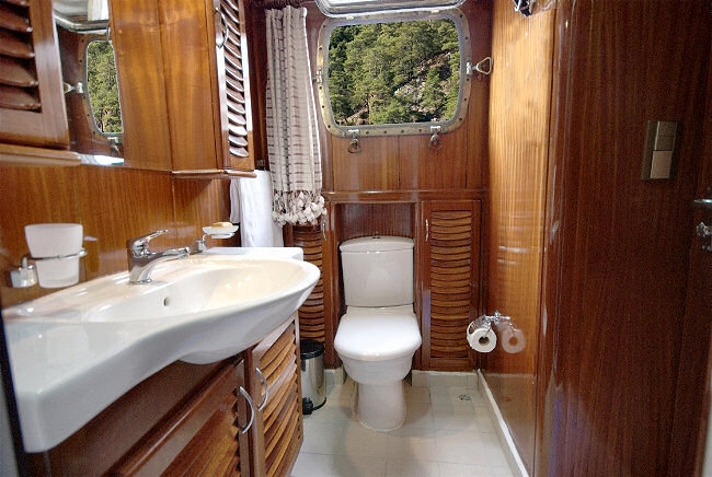 Kayhan Kaptan Bathroom2