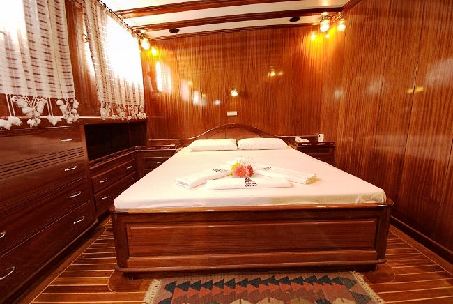 Kayhan Kaptan Cabin