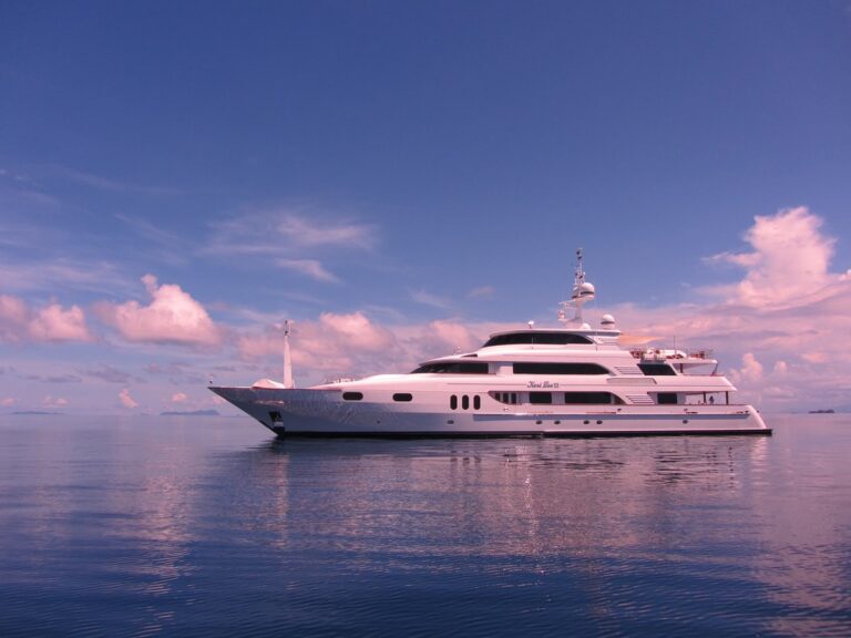 Keri Lee III - Exterior
