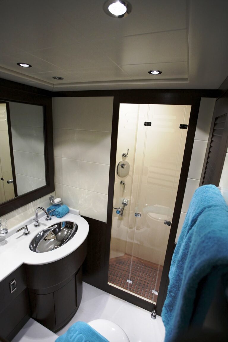 L ESPERANCE -  Guest bathroom